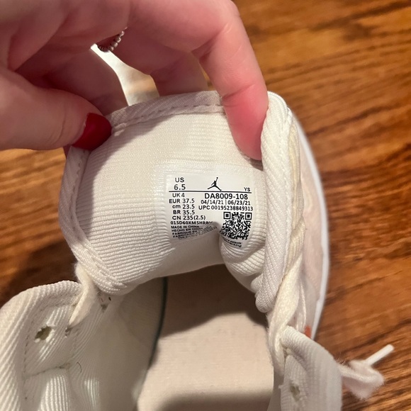 Womens Jordan’s size 6.5 - Picture 8 of 8